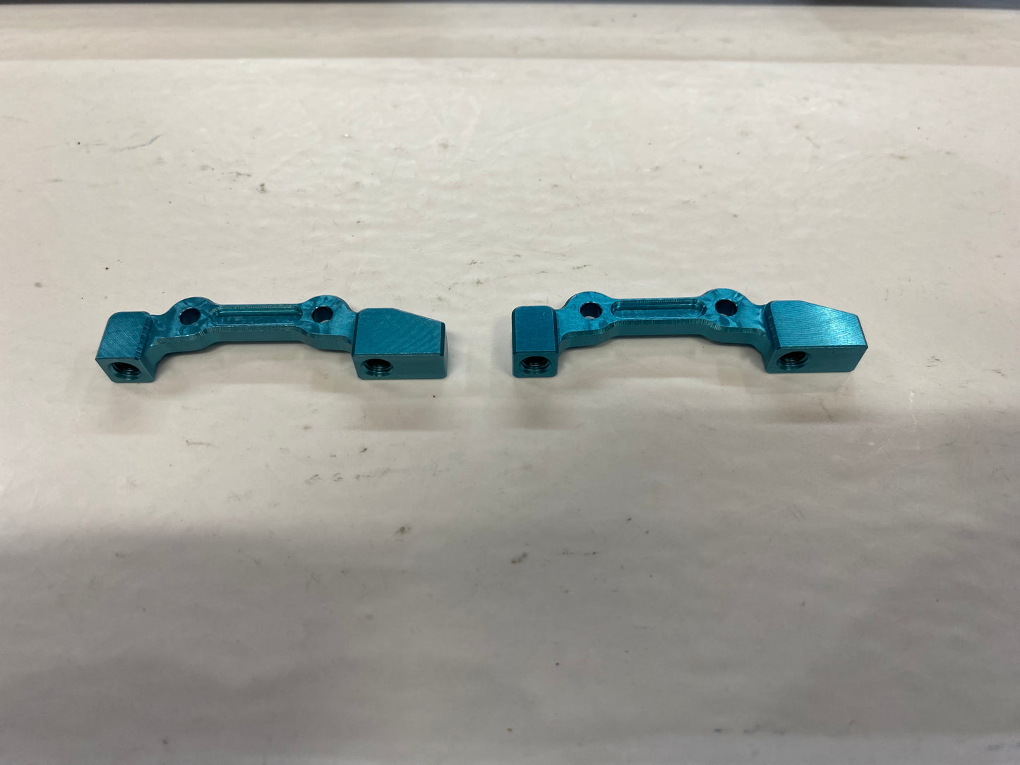 Floating Servo Lower Arm Mounts - Aluminum - 4.7CE