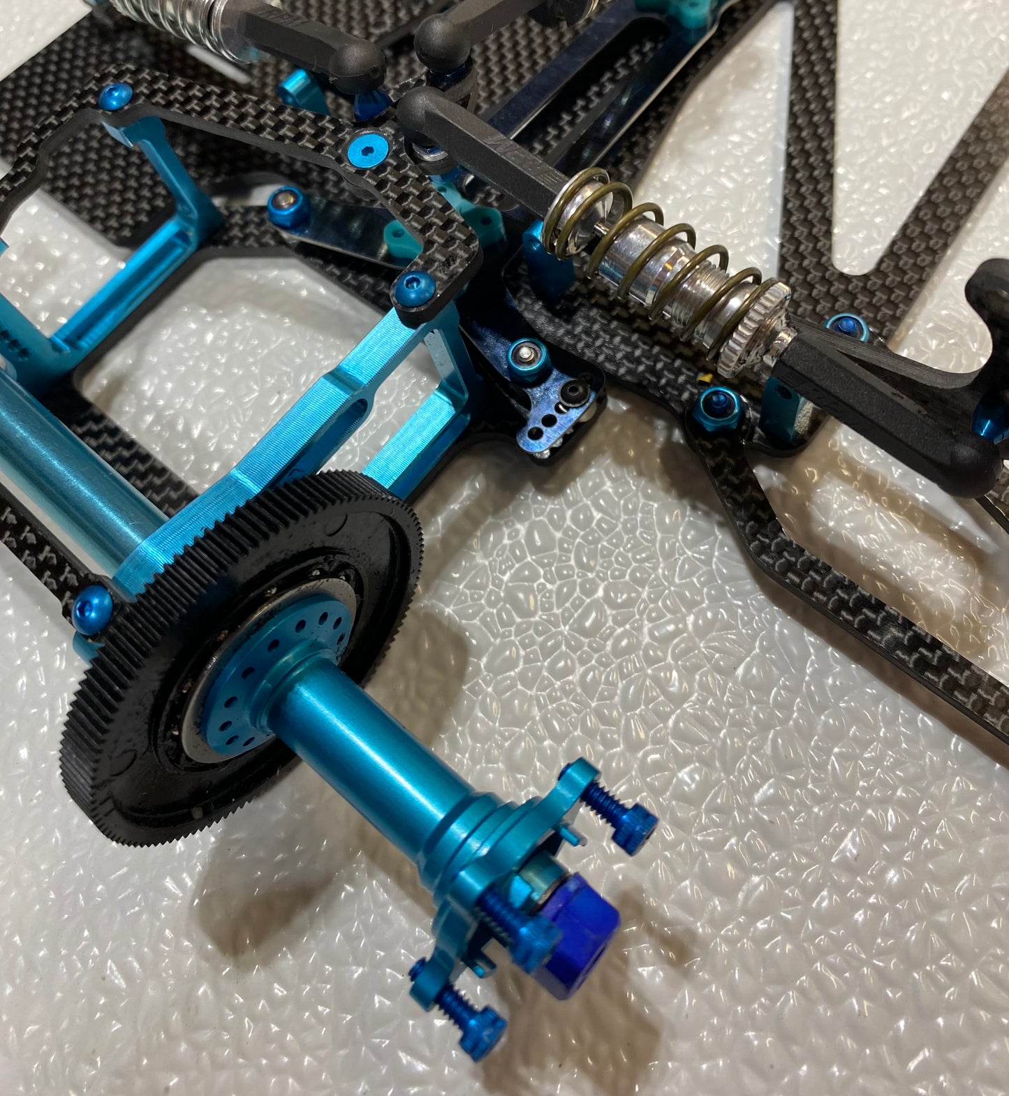 Ultra-Lightweight Right Side Hub - Aluminum - 1/10 (PRW12871)